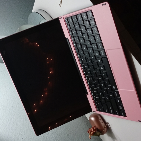 RCA Viking Pro 10 - Tablet W/Keyboard (Pink) - Picture 2 of 4